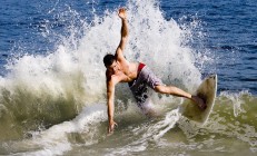 米兰体育官网-赛道上的宿命对决，索伯鏖战雷诺，汉密尔顿一骑绝尘惊艳四座