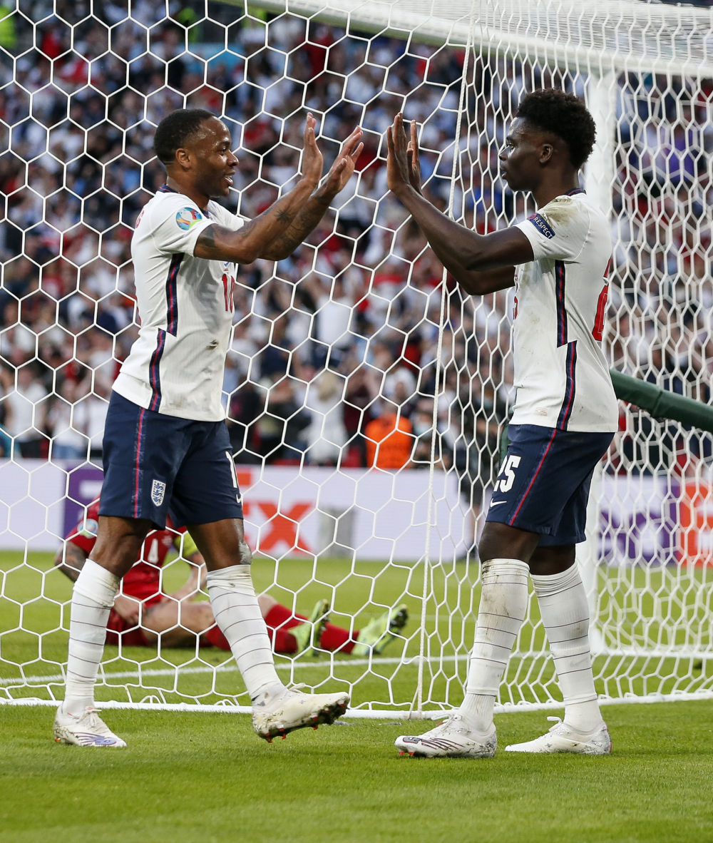 包含俄罗斯队赢得关键胜利，欧锦赛资格踏入决赛圈的词条