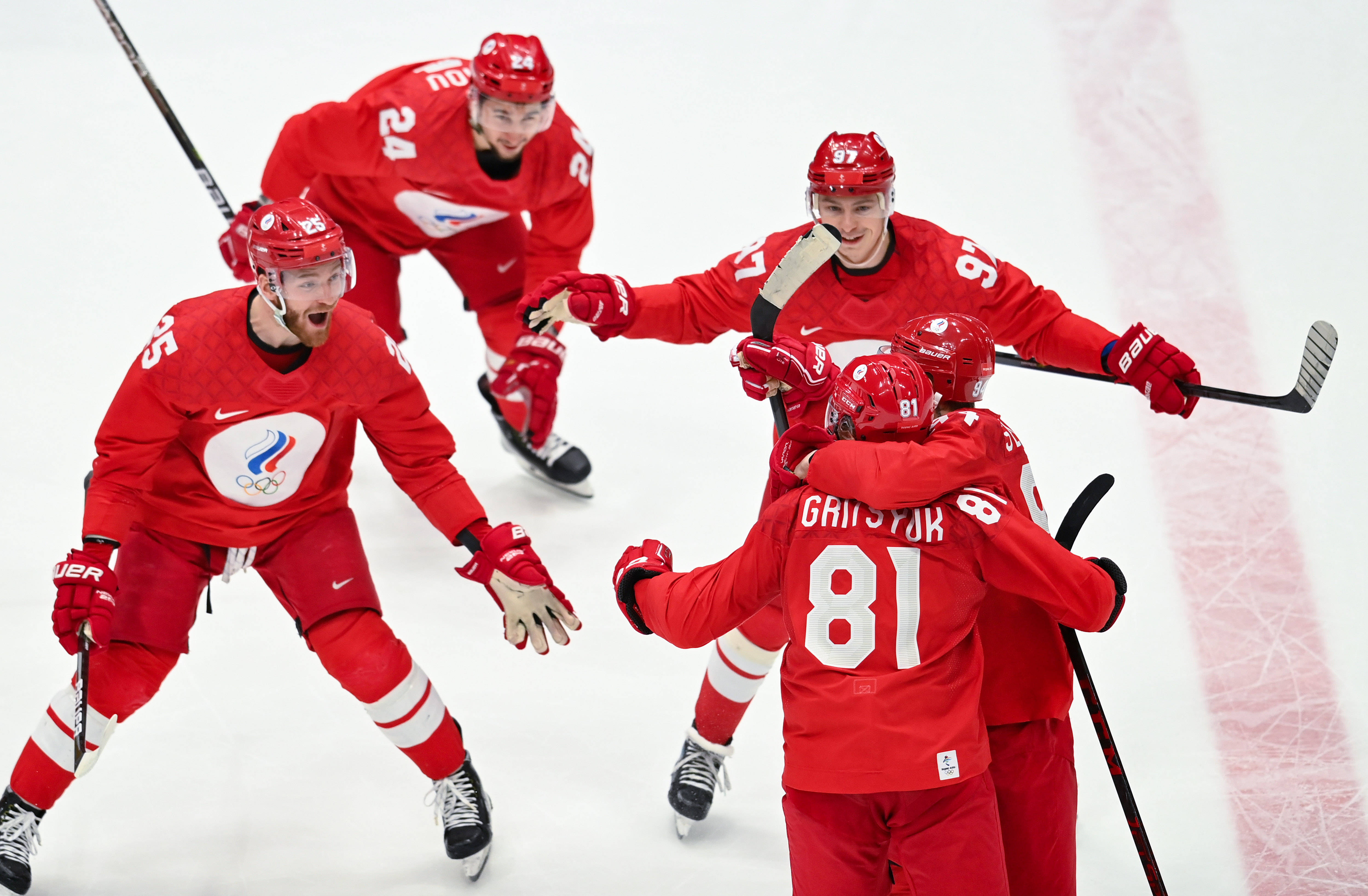 包含俄罗斯队赢得关键胜利，欧锦赛资格踏入决赛圈的词条