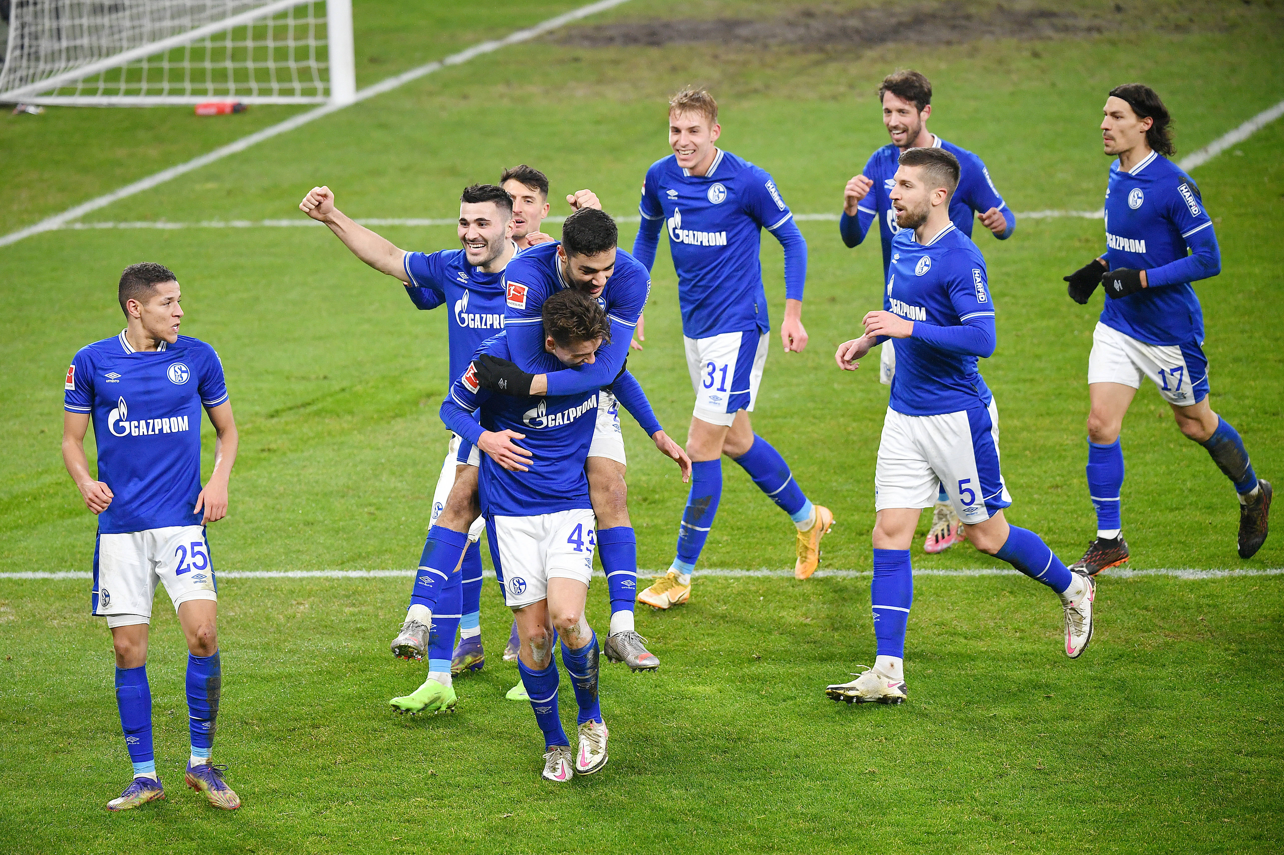 关于柏林赫塔在主场大获全胜，士气高昂的信息