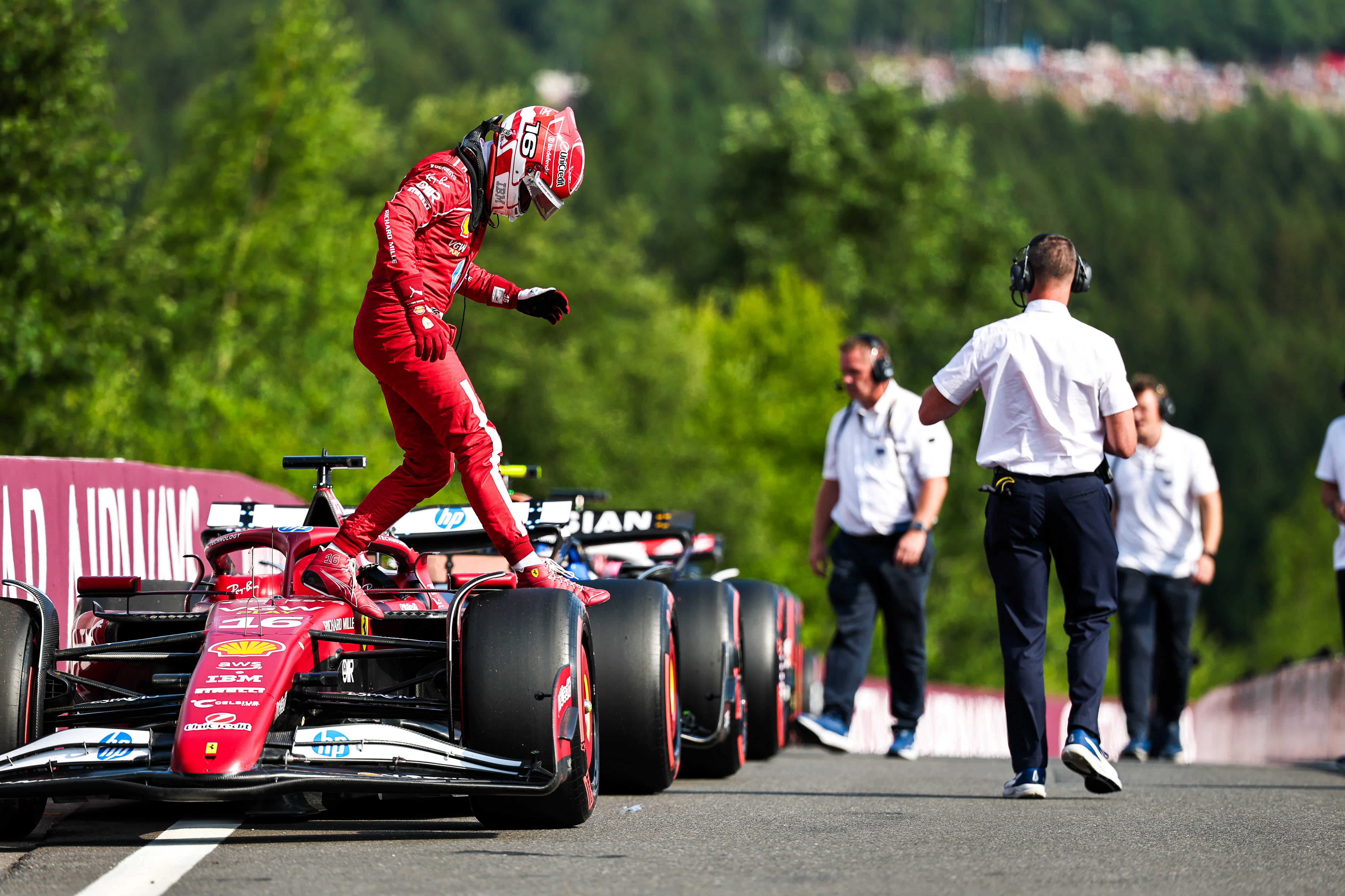 威廉姆斯碾压红牛车队，勒克莱尔带队取胜的简单介绍