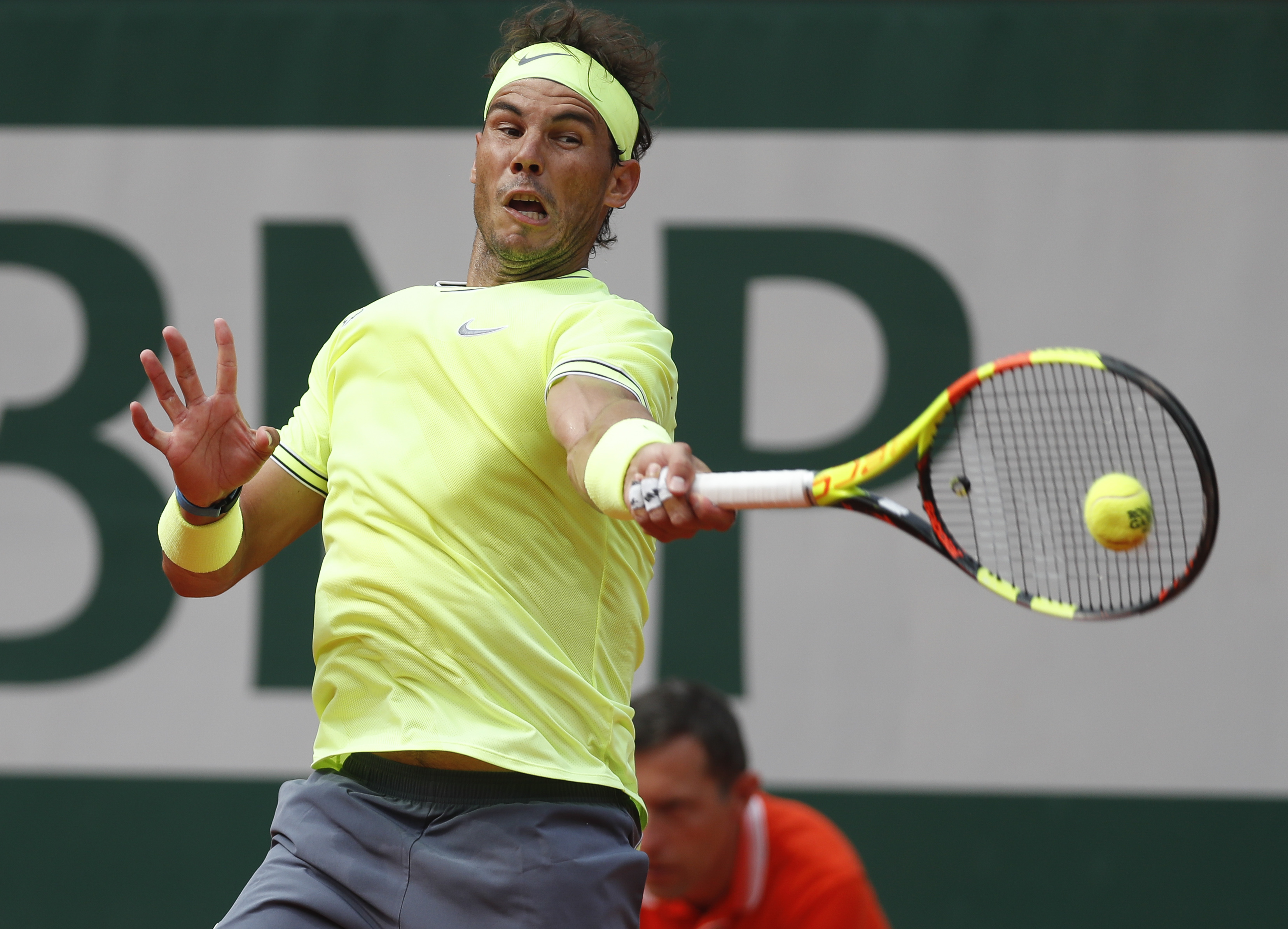 包含法国网球队鏖战欧洲网球队，纳达尔完成帽子戏法的词条