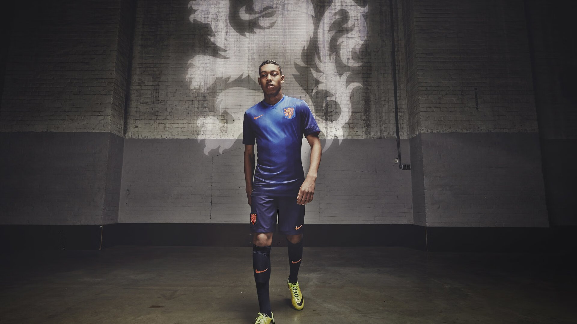 跨界统治力，当迪马利亚在F1赛道接管比赛，巴黎如何强压塞内加尔式足球哲学