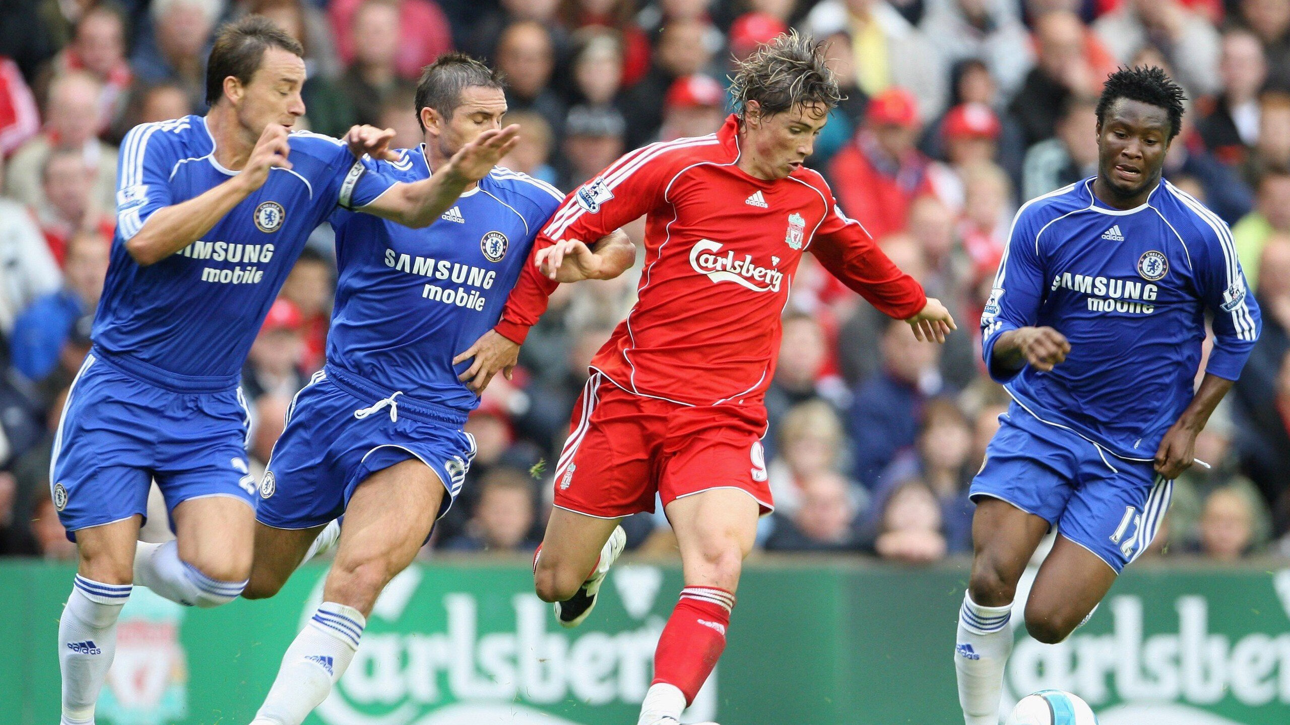 赛道上的孤勇者，周冠宇扛起阿尔法·罗密欧，力克法拉利传奇